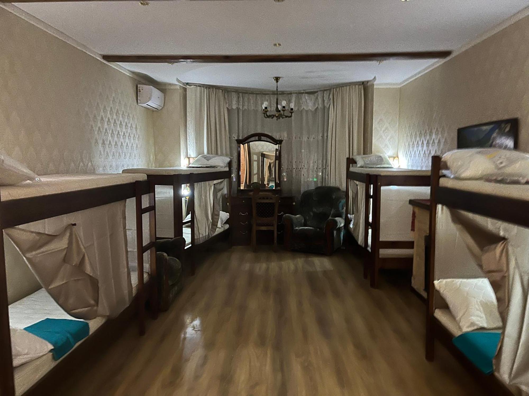 Ararat-Osokorki Hostel 基輔 外观 照片